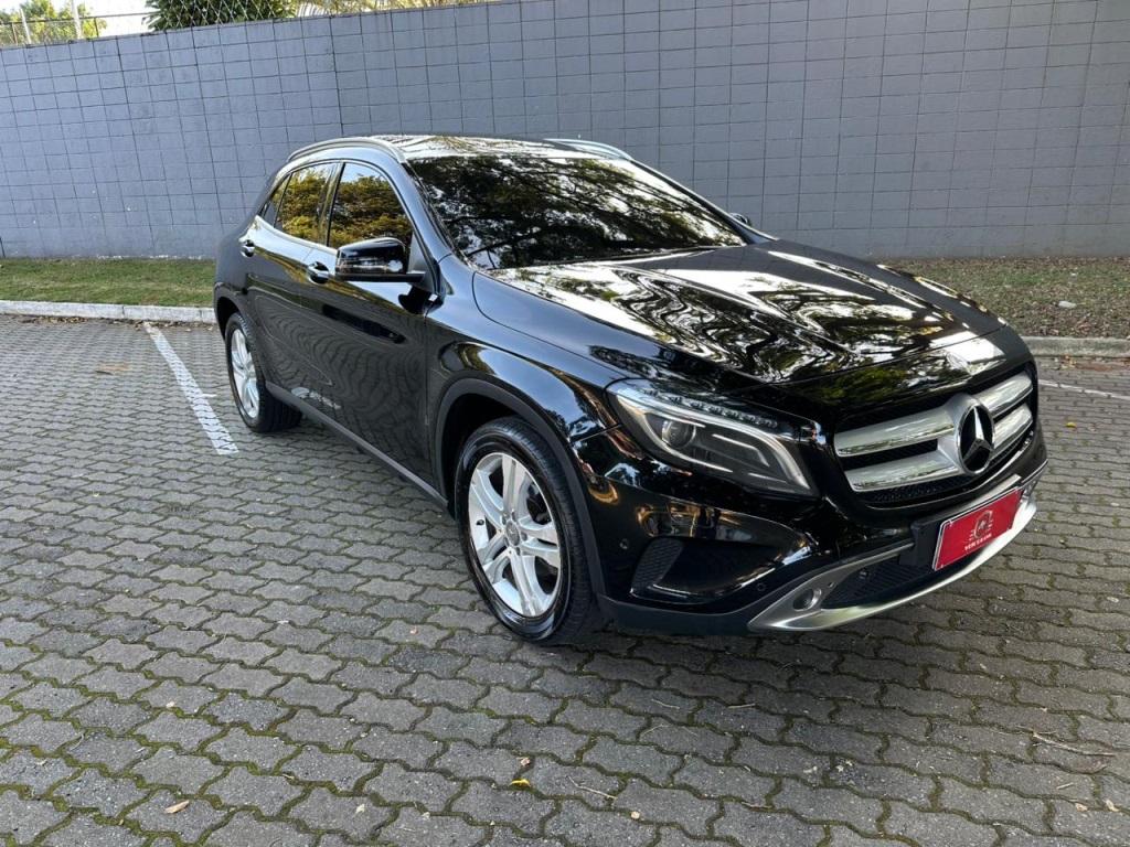 MERCEDES-BENZ GLA 200