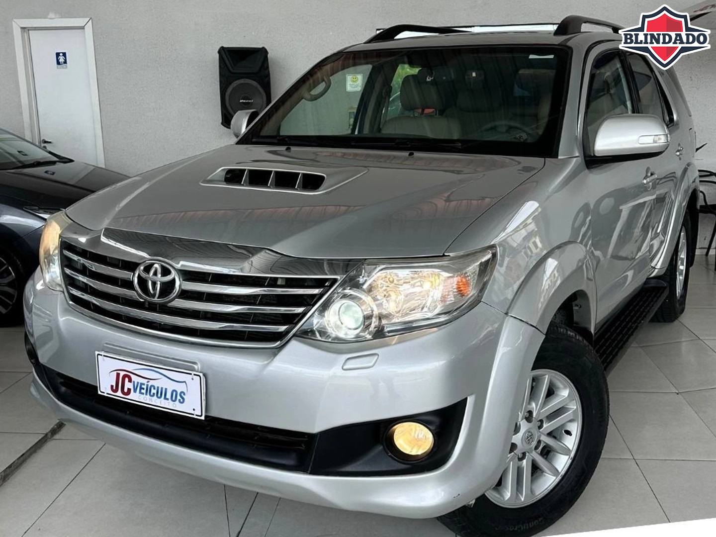 TOYOTA HILUX SW4