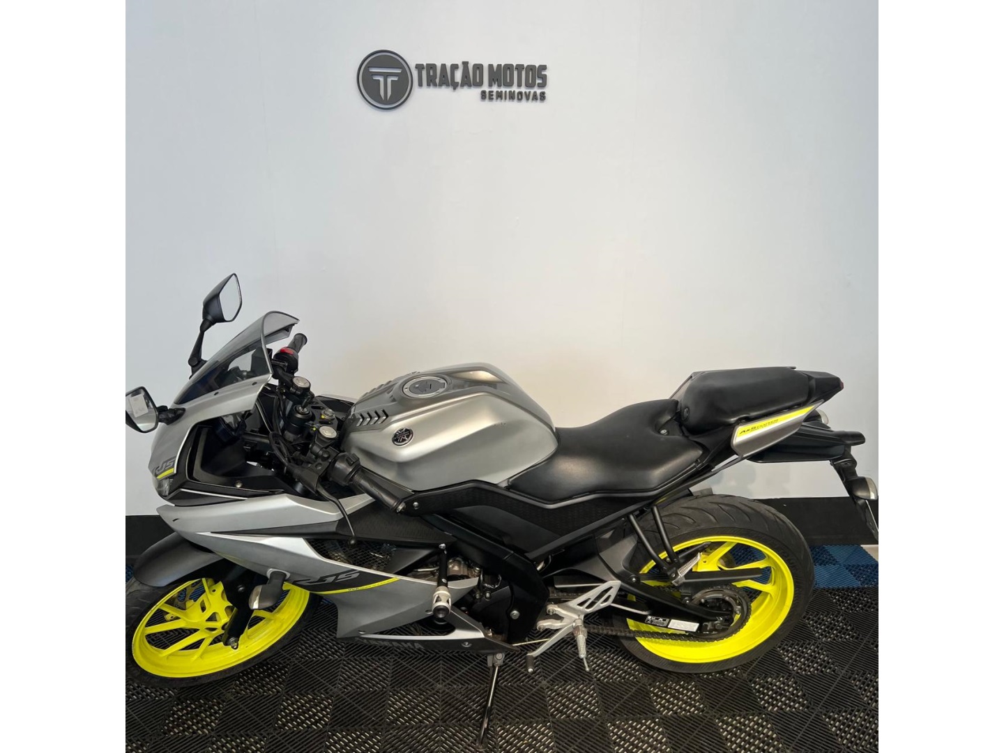 YAMAHA YZF-R15 ABS