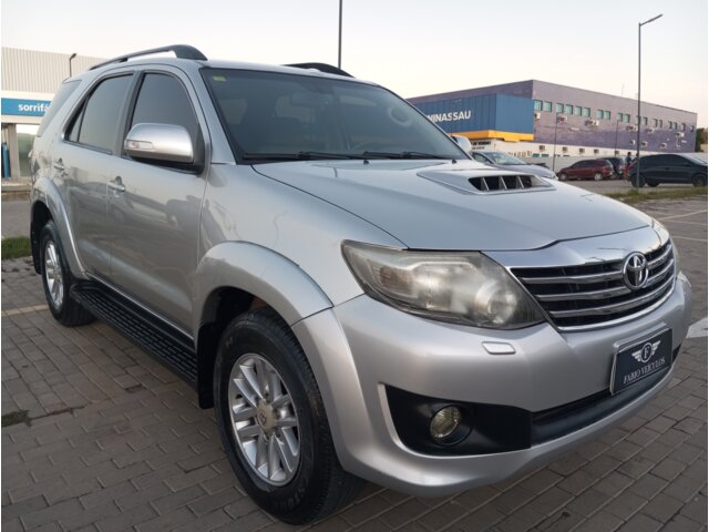 TOYOTA HILUX SW4