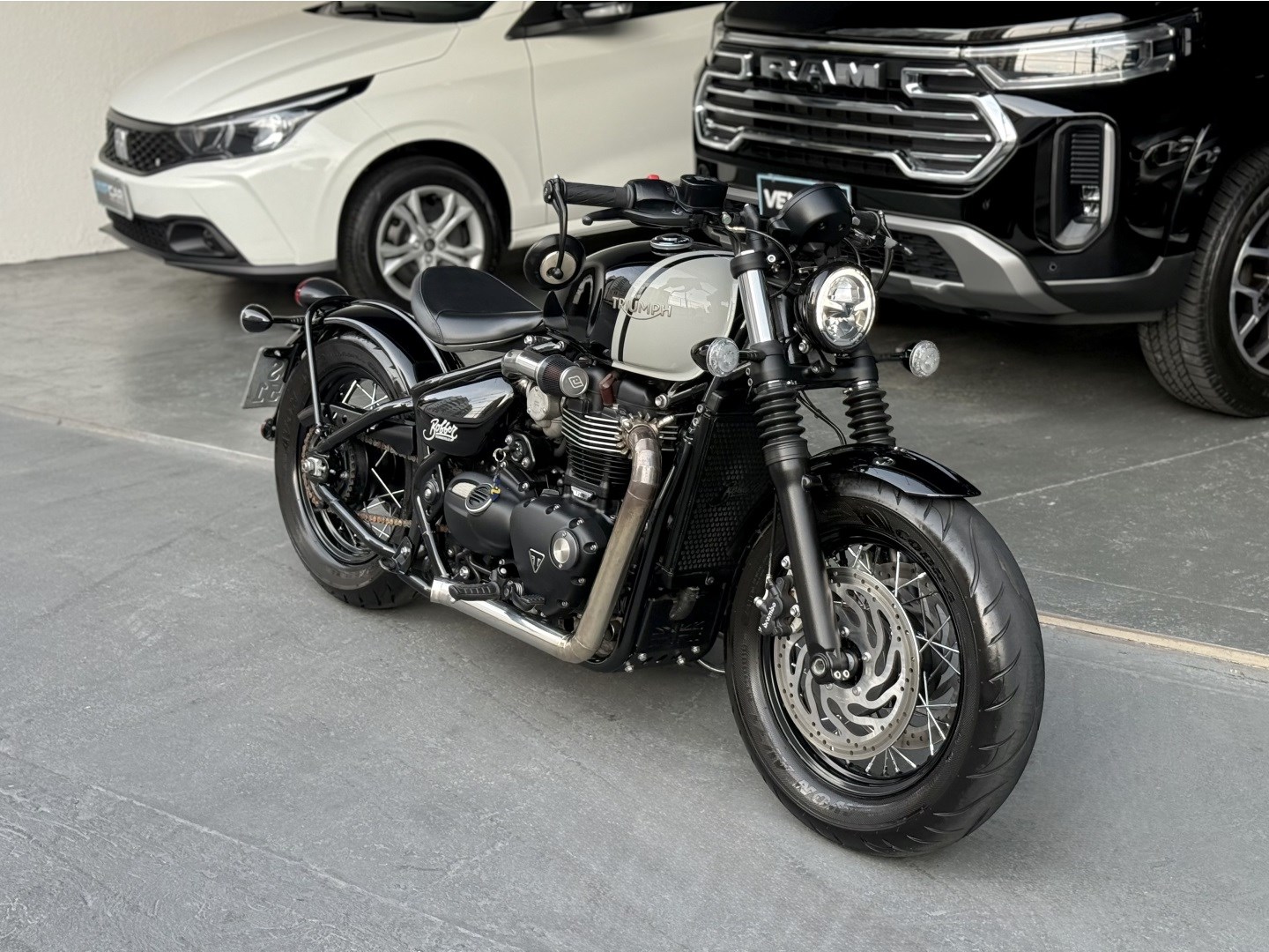 TRIUMPH BONNEVILLE BOBBER 1200