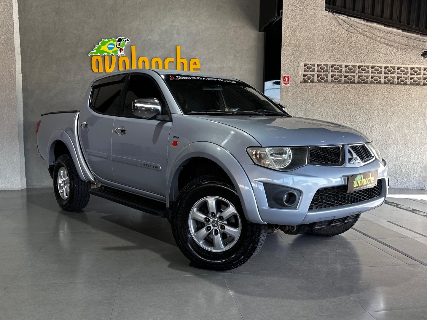 MITSUBISHI L200 TRITON