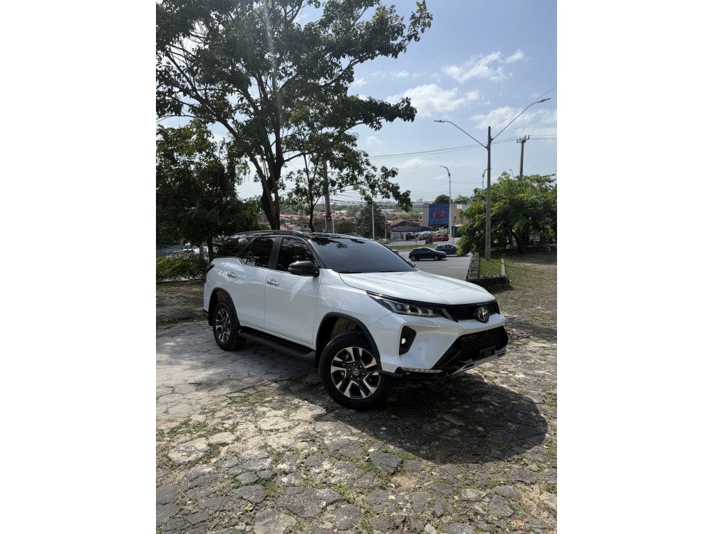 TOYOTA HILUX SW4