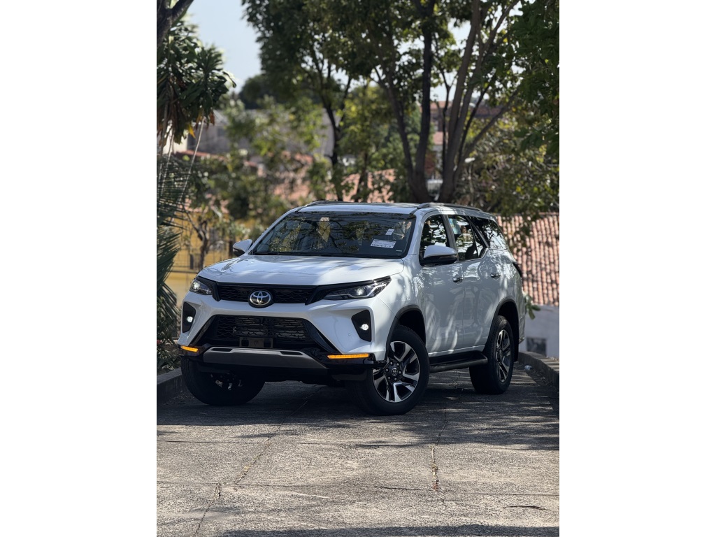 TOYOTA HILUX SW4