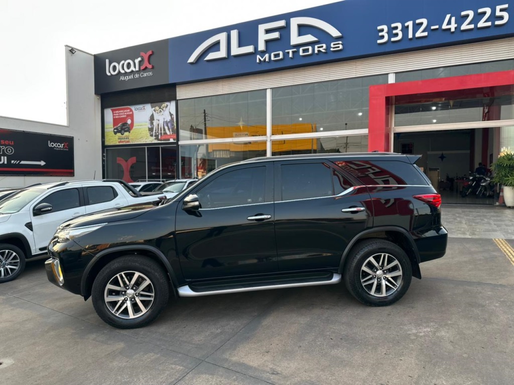 TOYOTA HILUX SW4