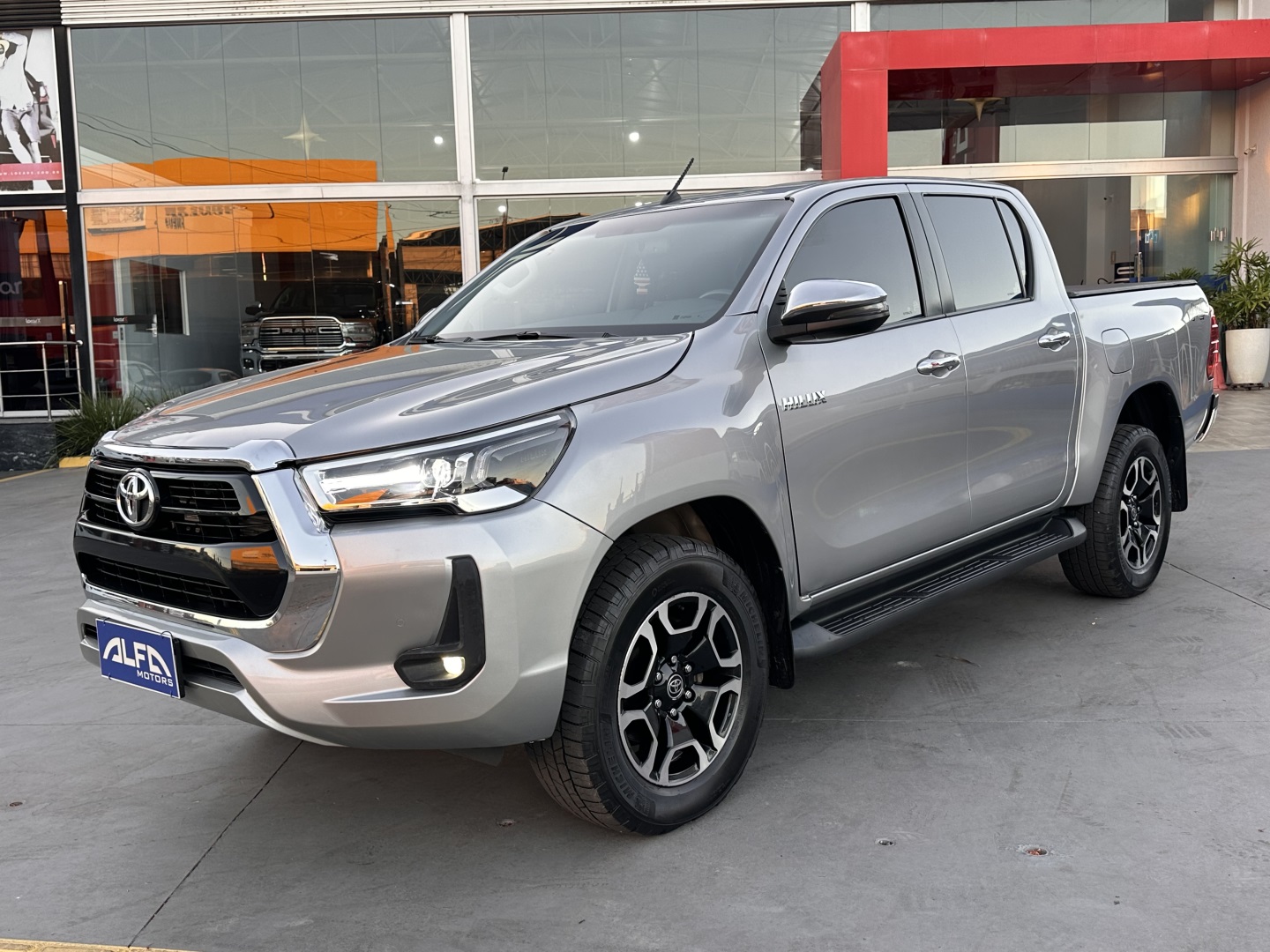 TOYOTA HILUX