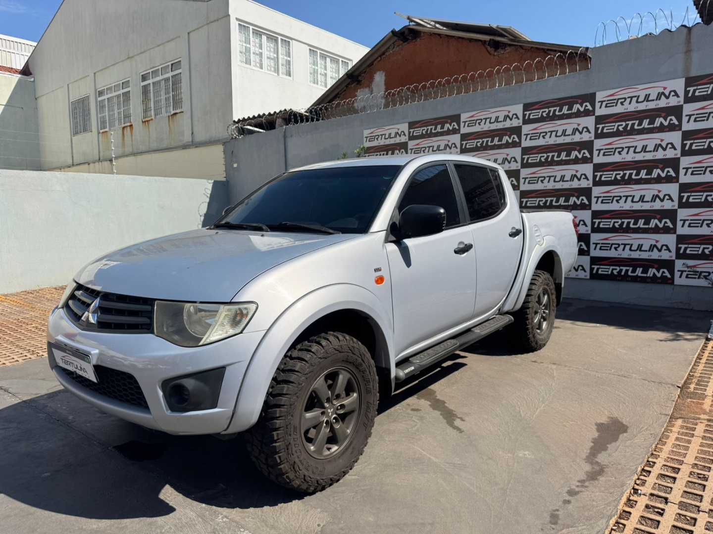 MITSUBISHI L200 TRITON