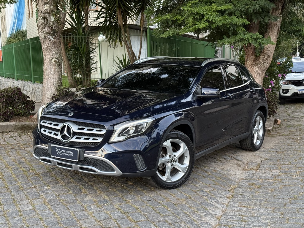 MERCEDES-BENZ GLA 200