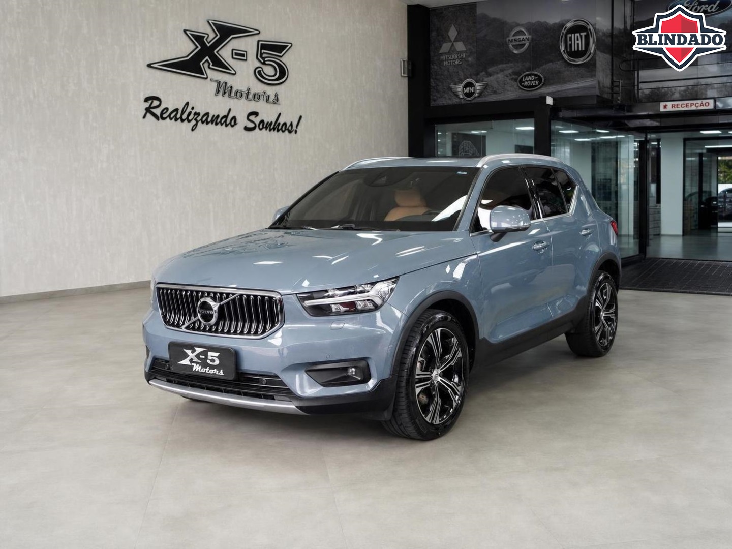 VOLVO XC40