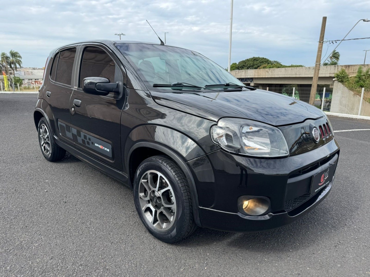 FIAT UNO 1.4 SPORTING 8V FLEX 4P MANUAL