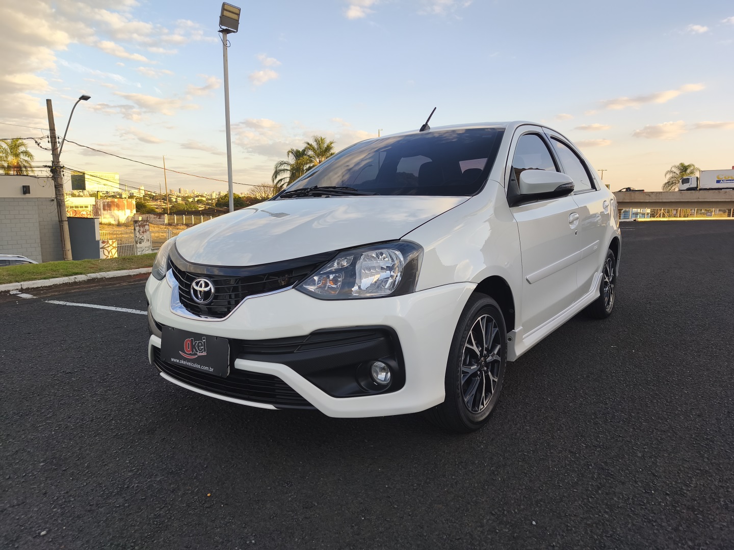 TOYOTA ETIOS 1.5 PLATINUM SEDAN 16V FLEX 4P AUTOMÁTICO