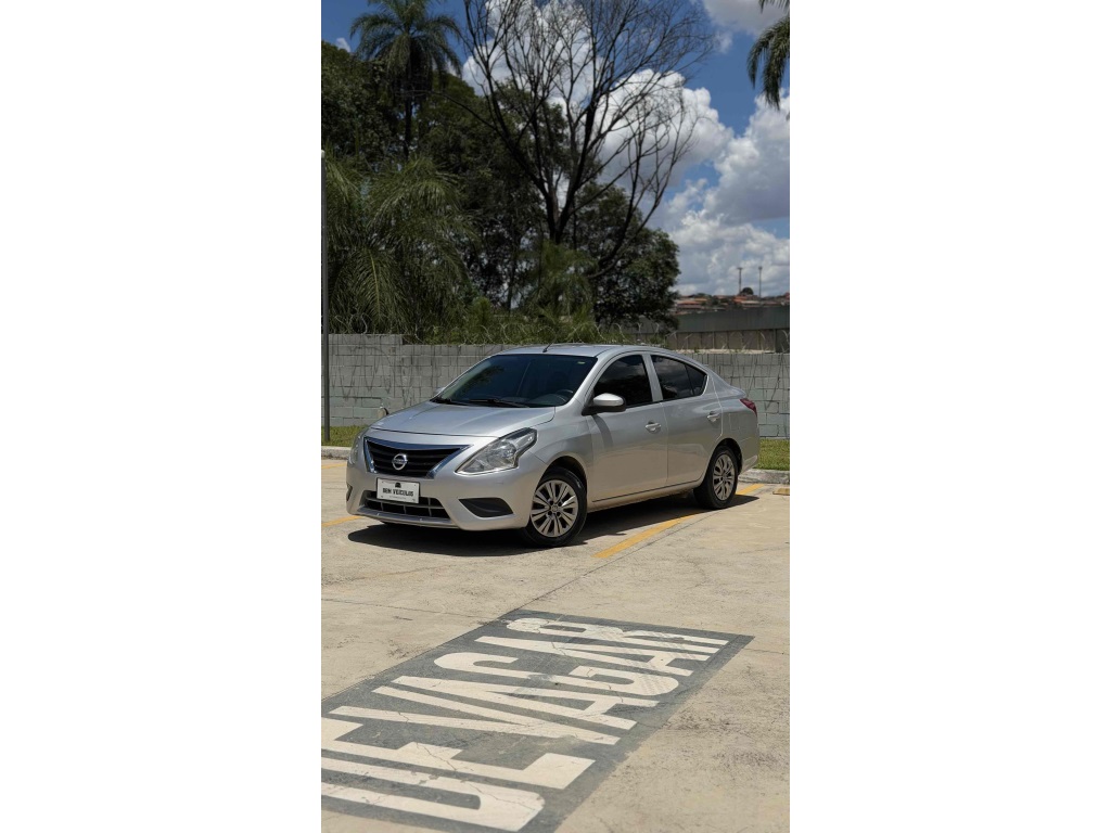 NISSAN VERSA