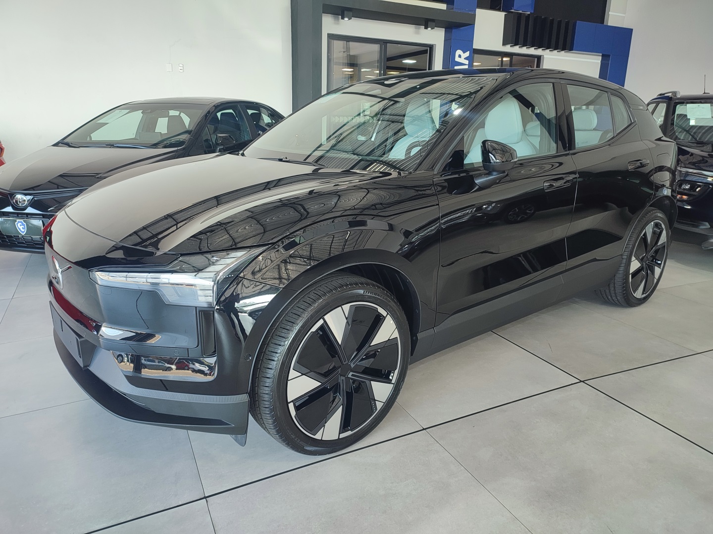 VOLVO EX30