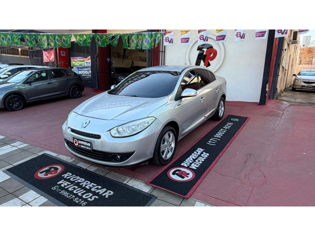RENAULT FLUENCE 2.0 DYNAMIQUE 16V FLEX 4P AUTOMÁTICO