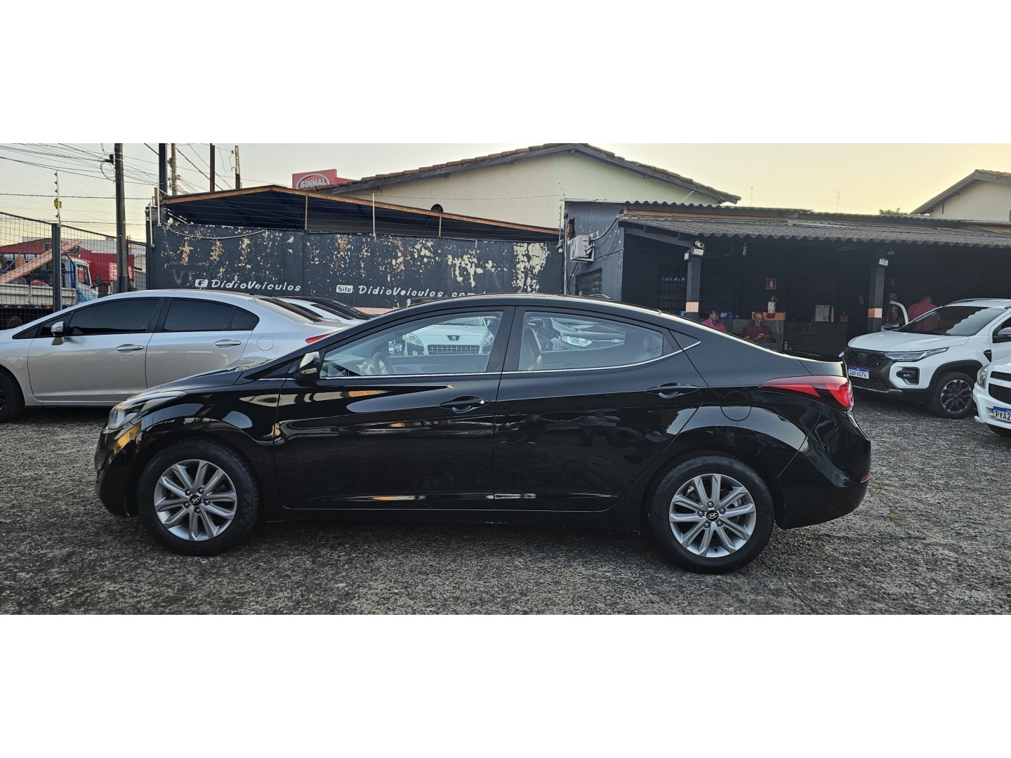 HYUNDAI ELANTRA