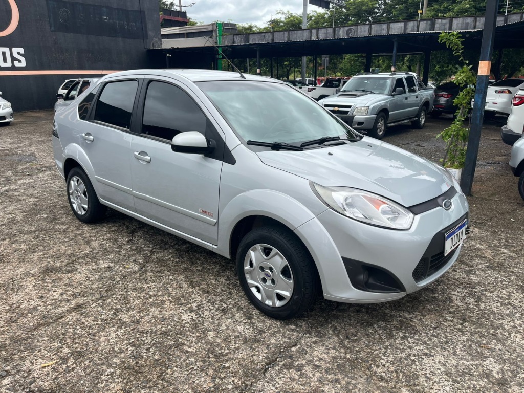 FORD FIESTA 1.6 ROCAM SEDAN 8V FLEX 4P MANUAL