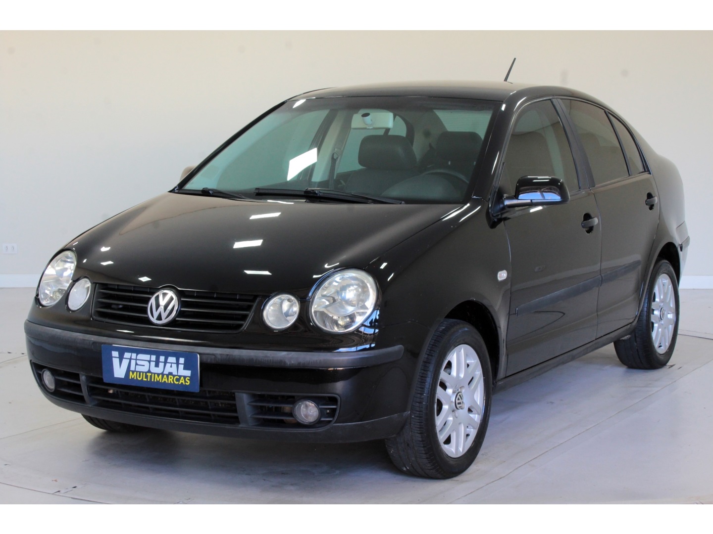 VOLKSWAGEN POLO SEDAN