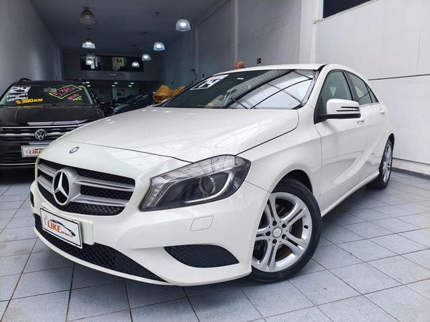 MERCEDES-BENZ A 200