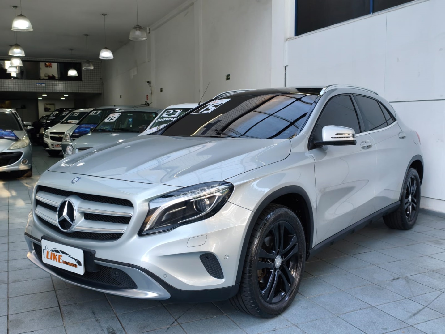 MERCEDES-BENZ GLA 200
