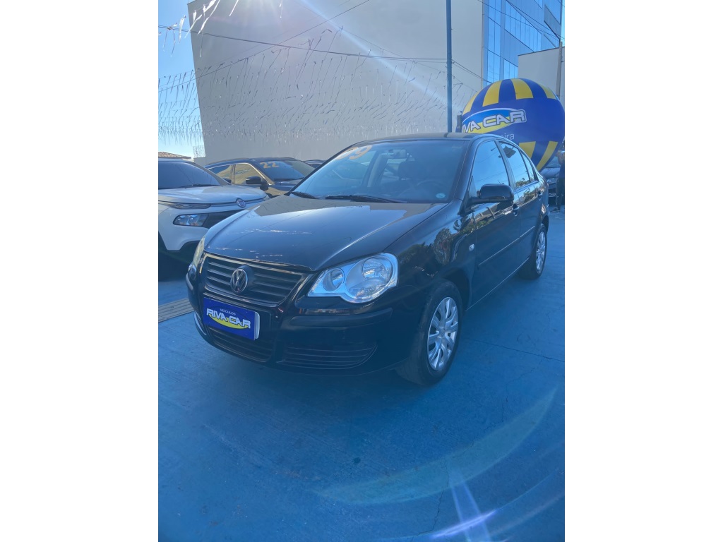 VOLKSWAGEN POLO SEDAN