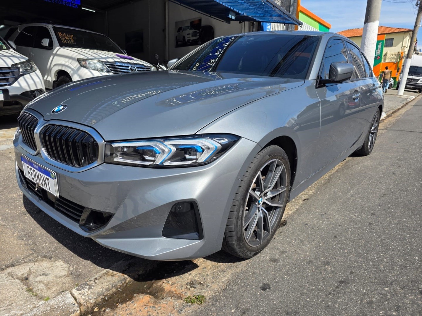 BMW 320i