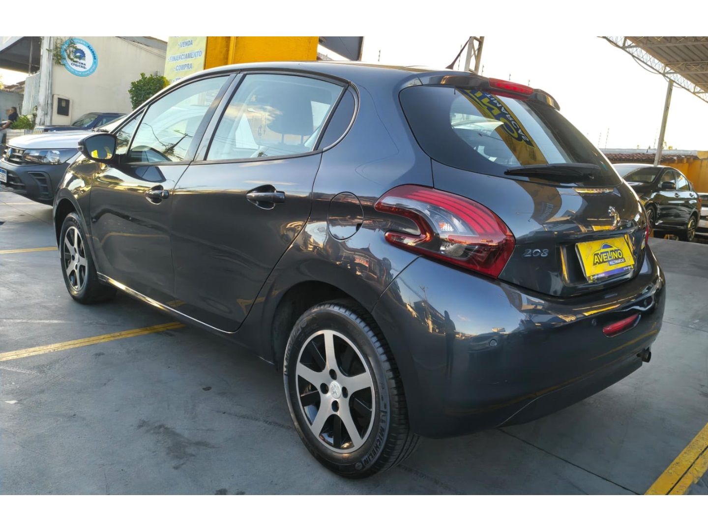 PEUGEOT 208