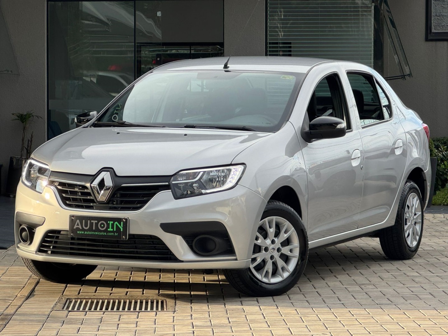 RENAULT LOGAN