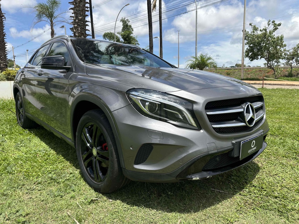 MERCEDES-BENZ GLA 200