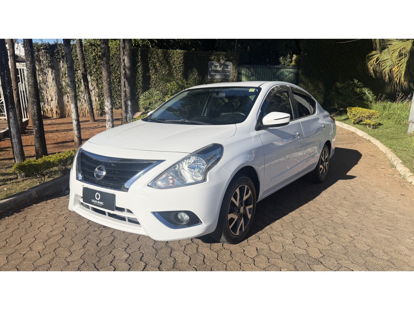 NISSAN VERSA