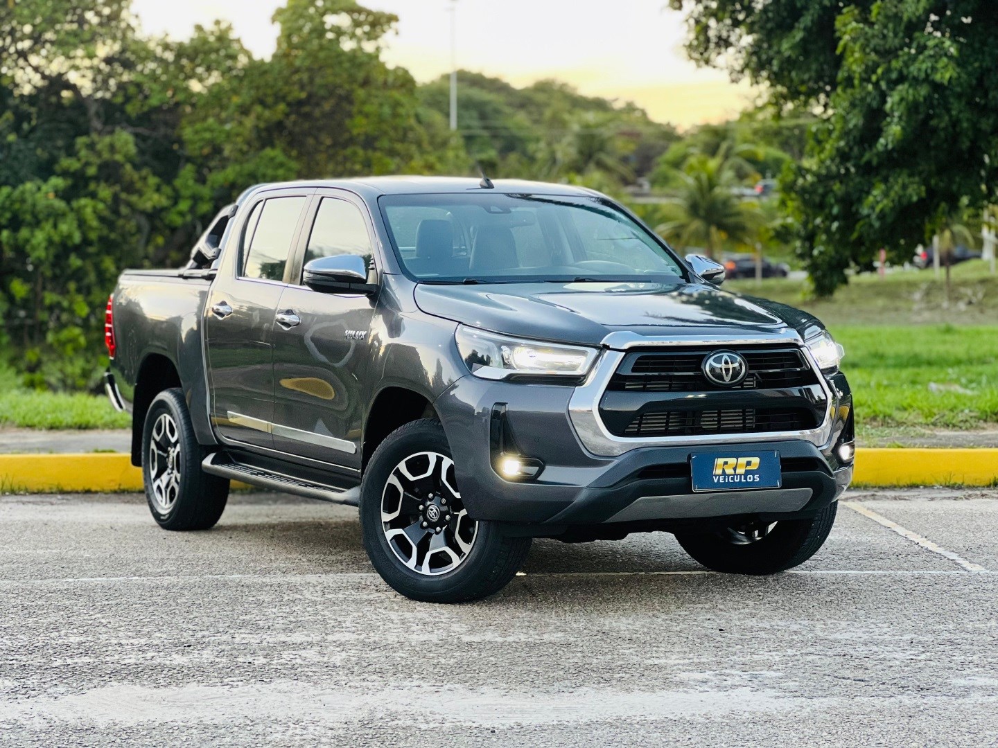 TOYOTA HILUX 2.8 D-4D TURBO DIESEL CD SRX 4X4 AUTOMÁTICO
