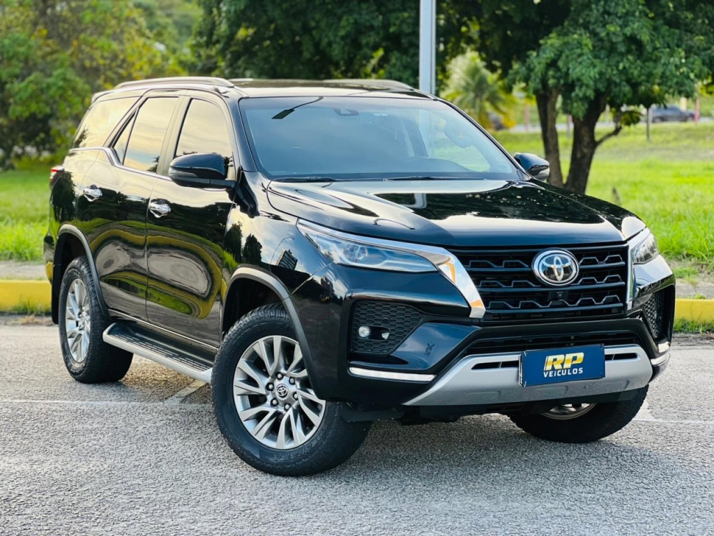 TOYOTA HILUX SW4 2.8 D-4D TURBO DIESEL SRX 7L 4X4 AUTOMÁTICO
