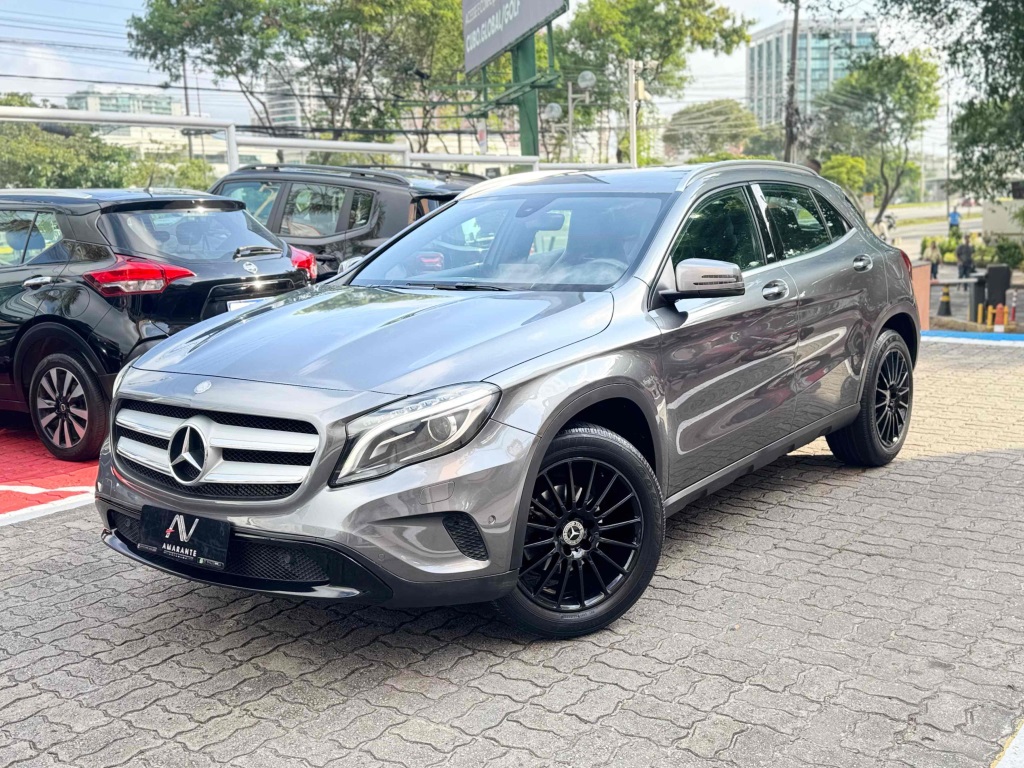 MERCEDES-BENZ GLA 200