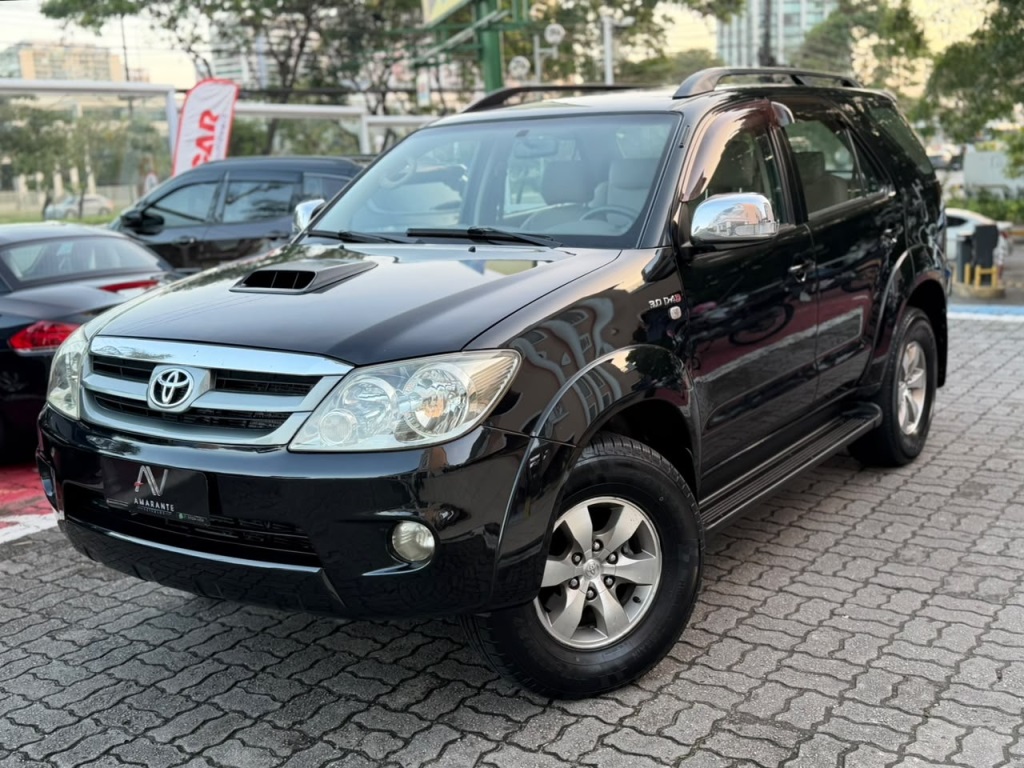 TOYOTA HILUX SW4
