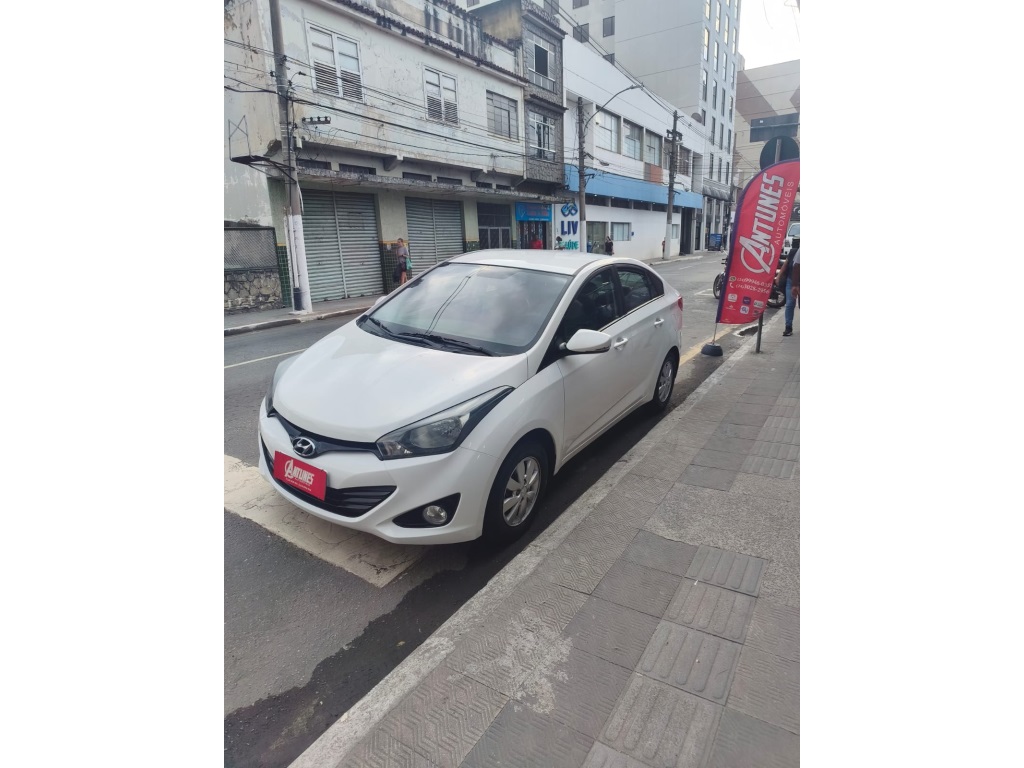 HYUNDAI HB20