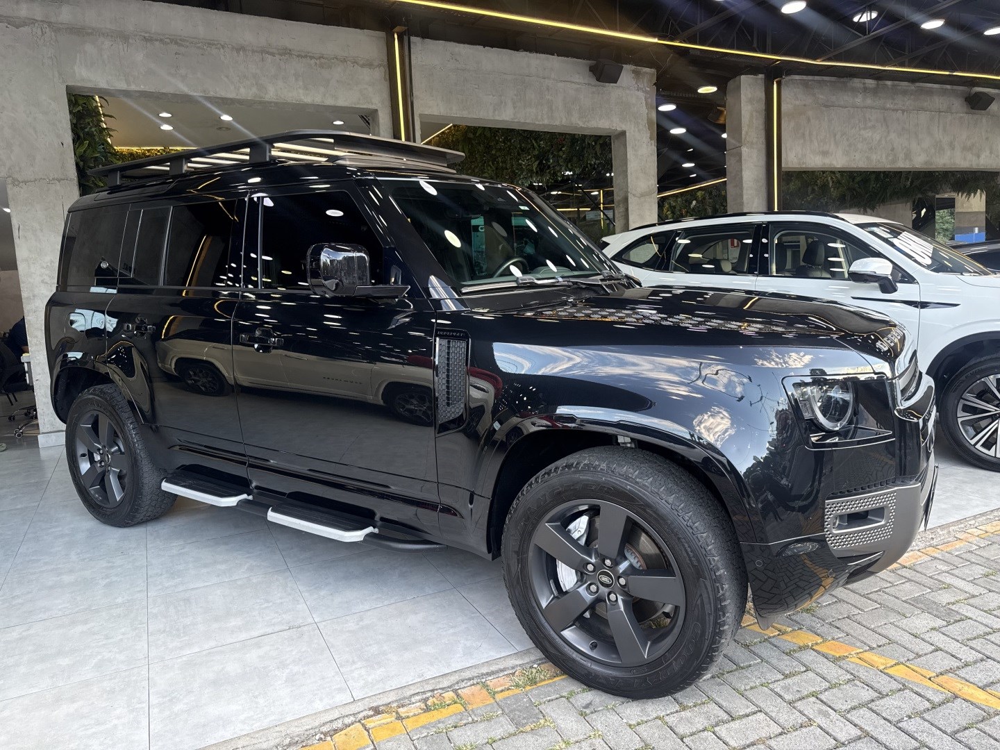 LAND ROVER DEFENDER