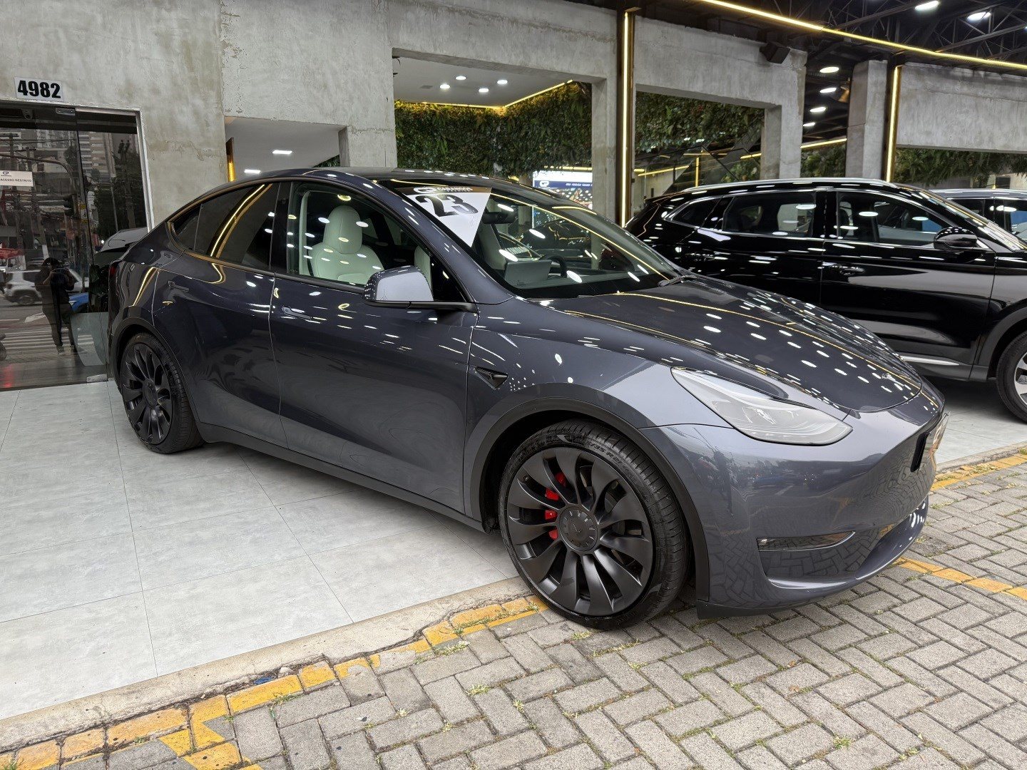 TESLA MODEL Y