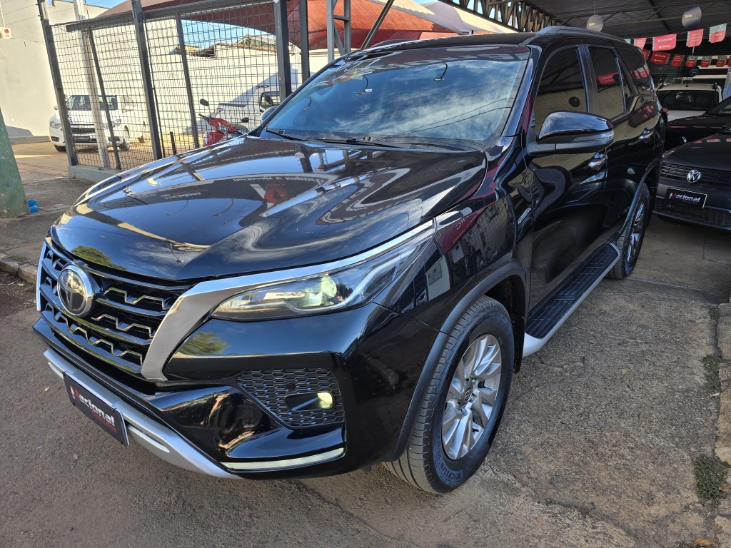 TOYOTA HILUX SW4