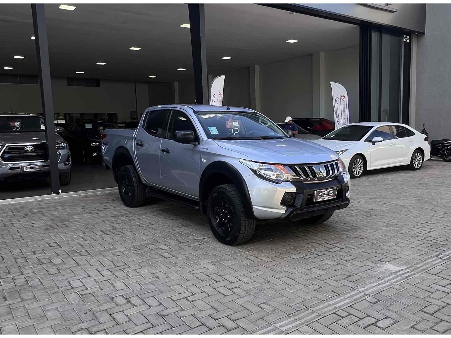 MITSUBISHI L200 TRITON