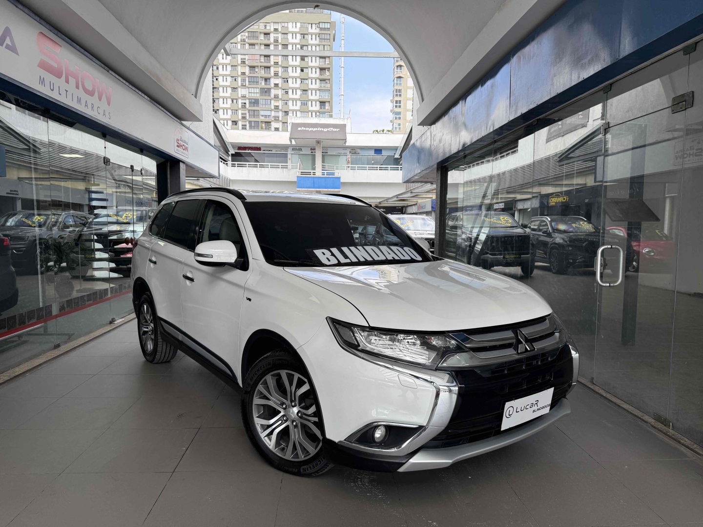 MITSUBISHI OUTLANDER