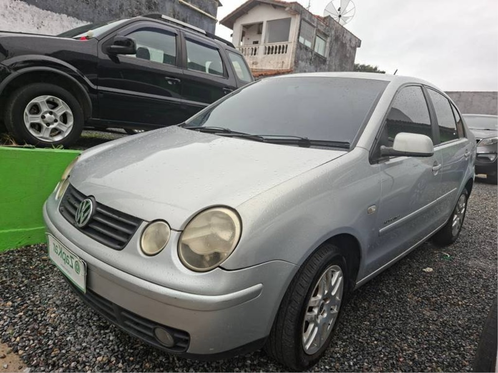 VOLKSWAGEN POLO SEDAN