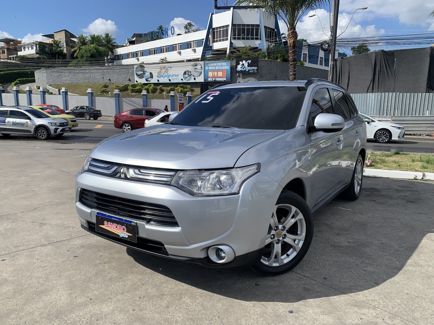 MITSUBISHI OUTLANDER
