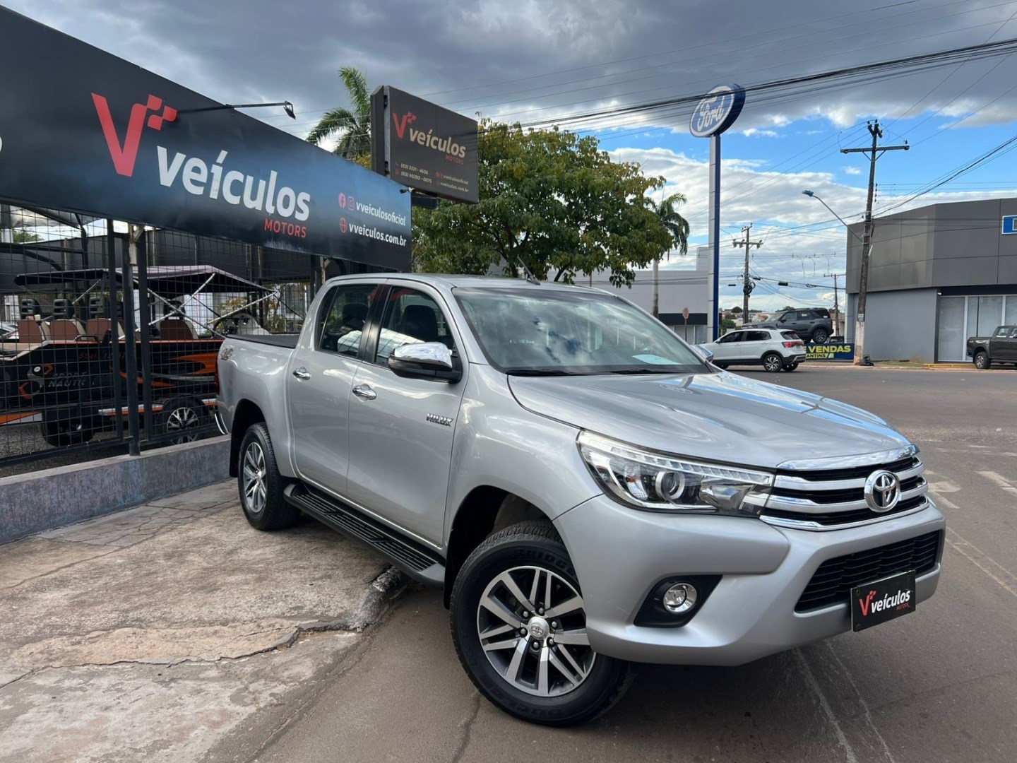 TOYOTA HILUX