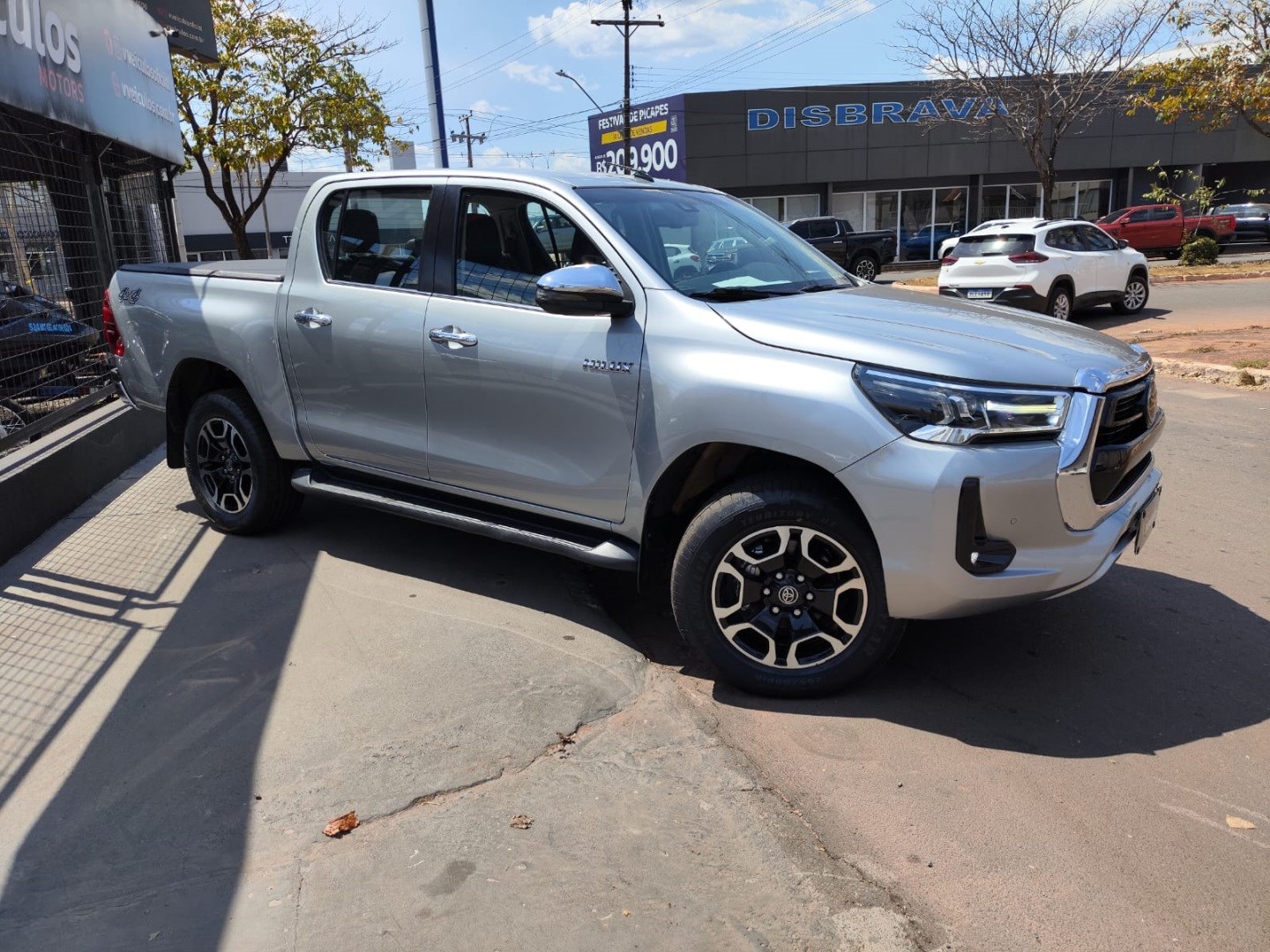 TOYOTA HILUX