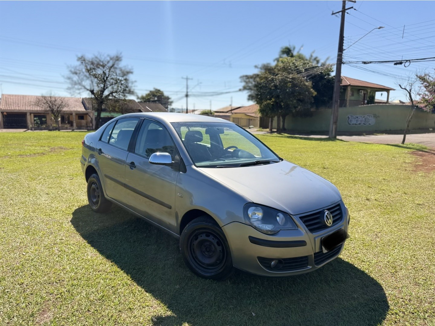 VOLKSWAGEN POLO SEDAN