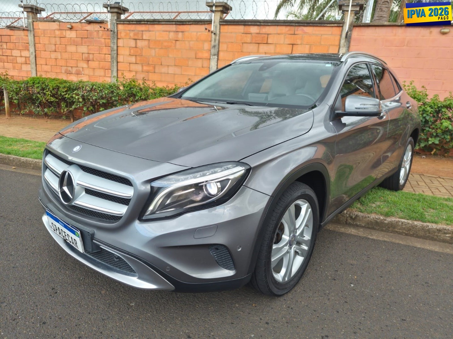 MERCEDES-BENZ GLA 200