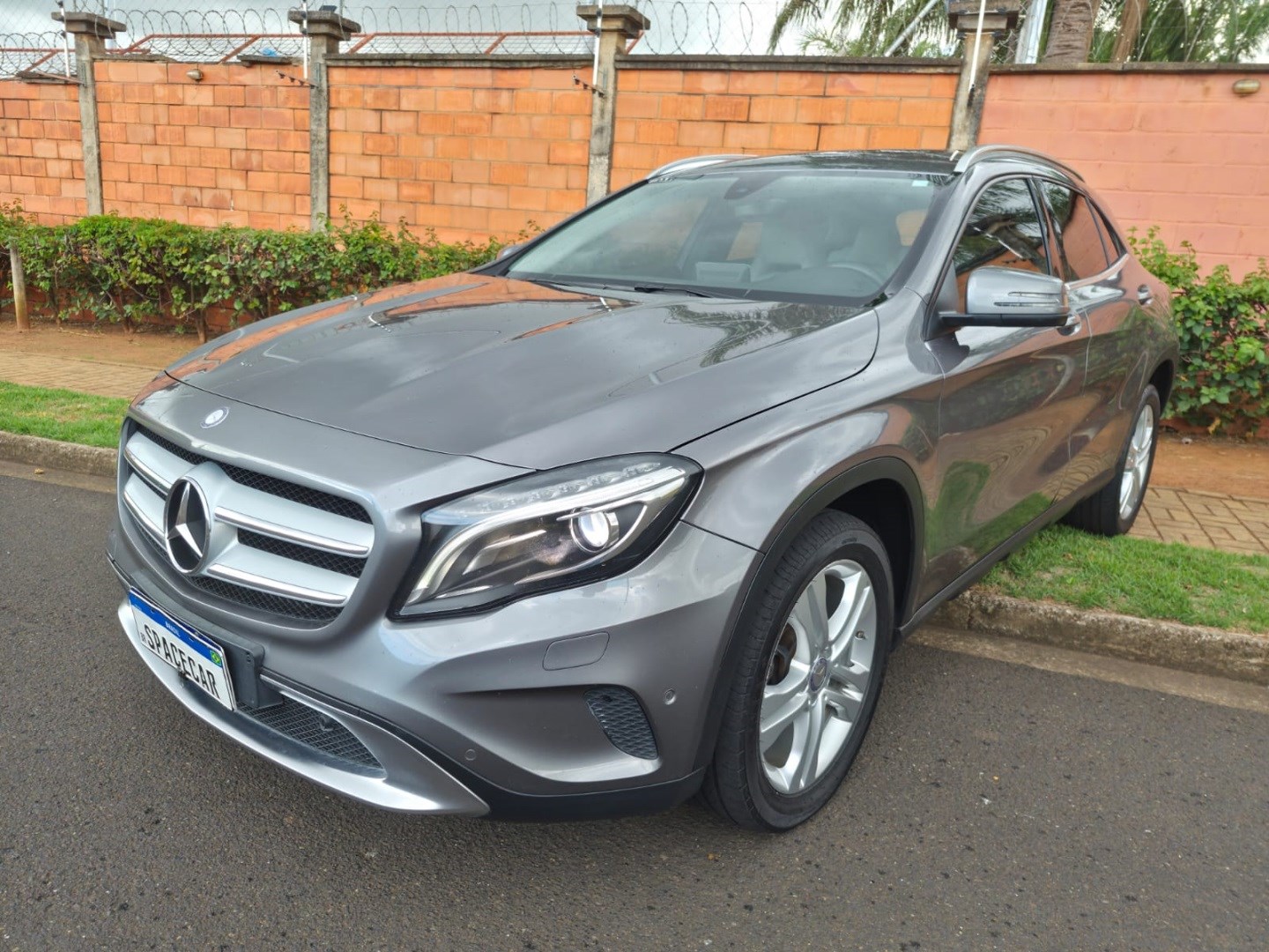 MERCEDES-BENZ GLA 200