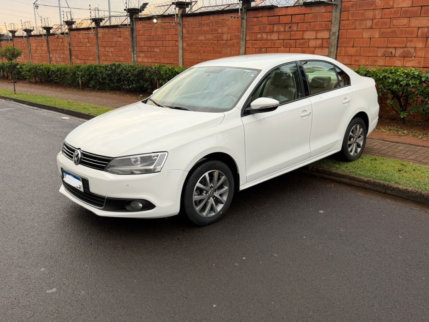 VOLKSWAGEN JETTA 2.0 COMFORTLINE FLEX 4P TIPTRONIC