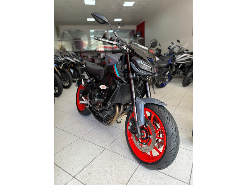 YAMAHA MT-09