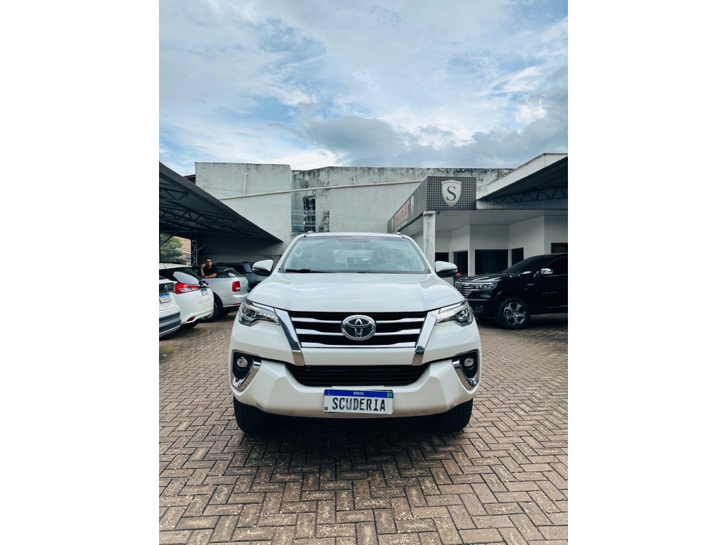 TOYOTA HILUX SW4