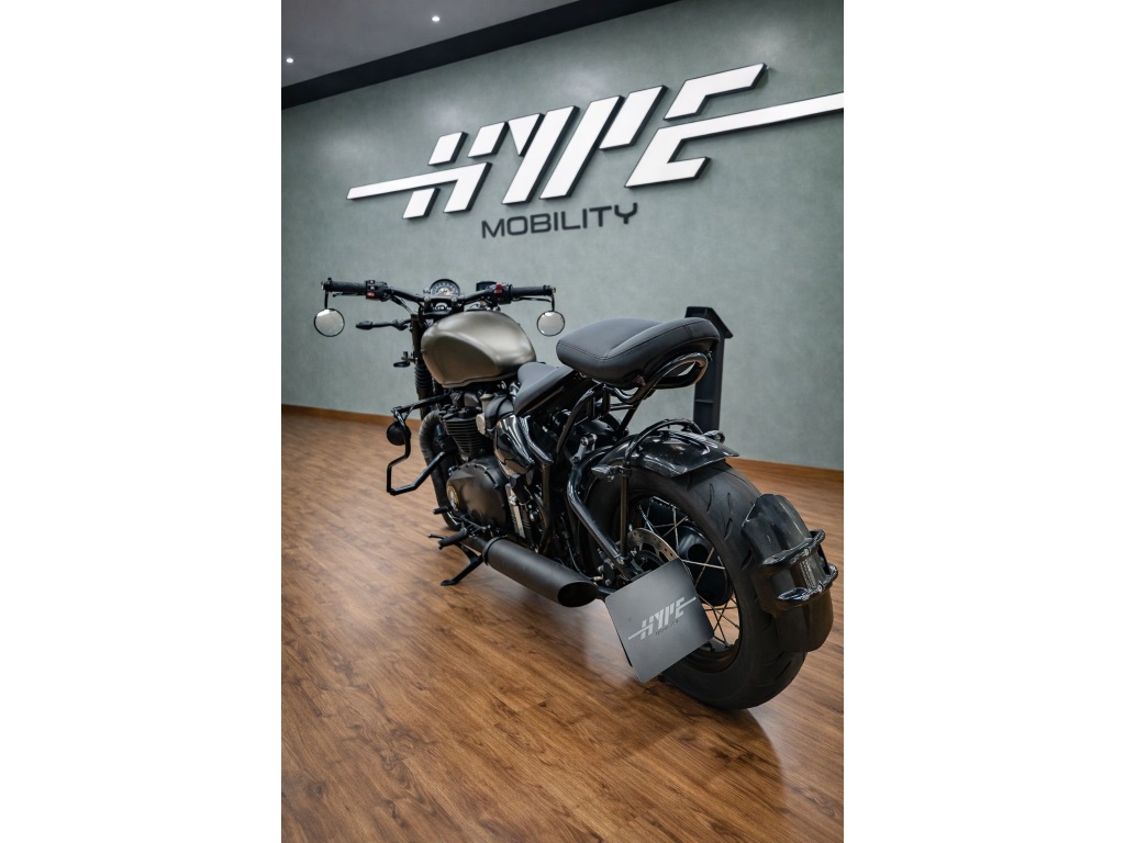 TRIUMPH BONNEVILLE BOBBER 1200